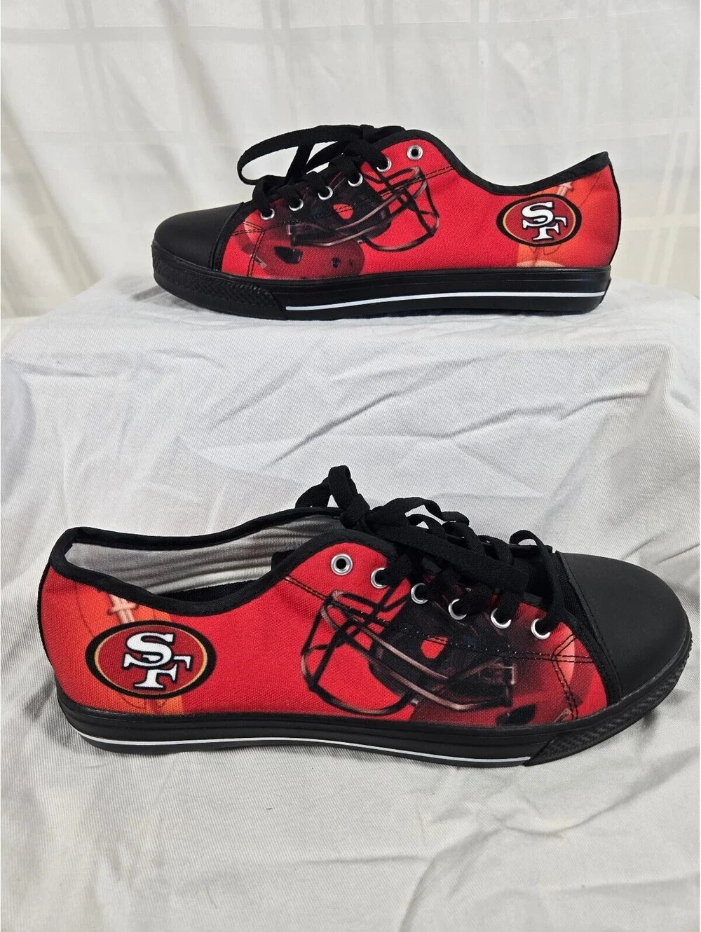 San Francisco 49ers Men's Low Top Canvas Sneakers NWT 10